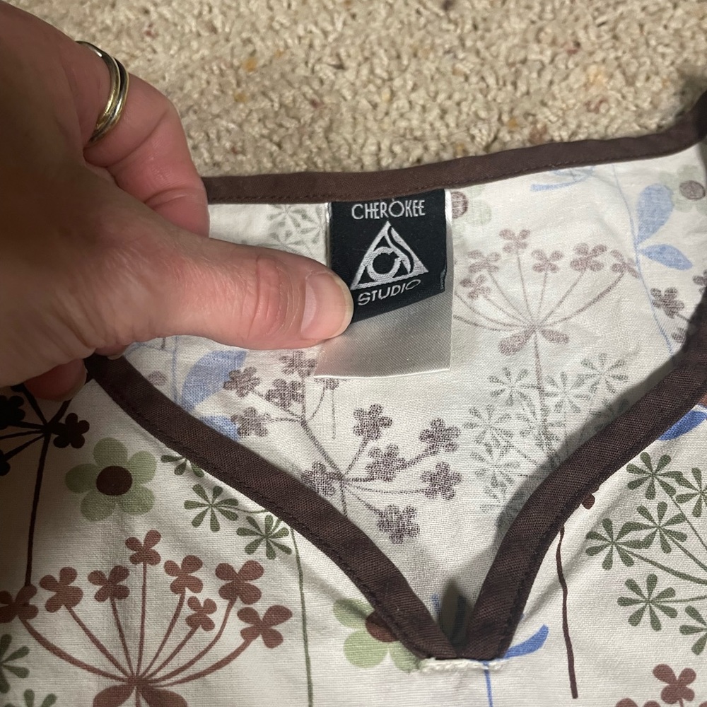 Scrub Top - Picture 2 of 3